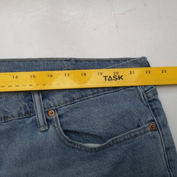 Levi's 559 Men's Size 44/32 Light Wash Zipper & Button Closure Blue Jeans - Picture 12 of 15